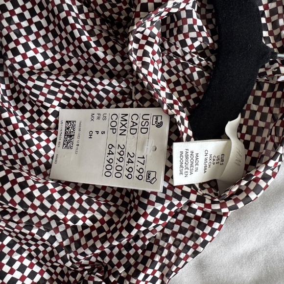 H&M Geometric Checkered High-Neck Satin Blouse – Size S (NWT) - Picture 8 of 9